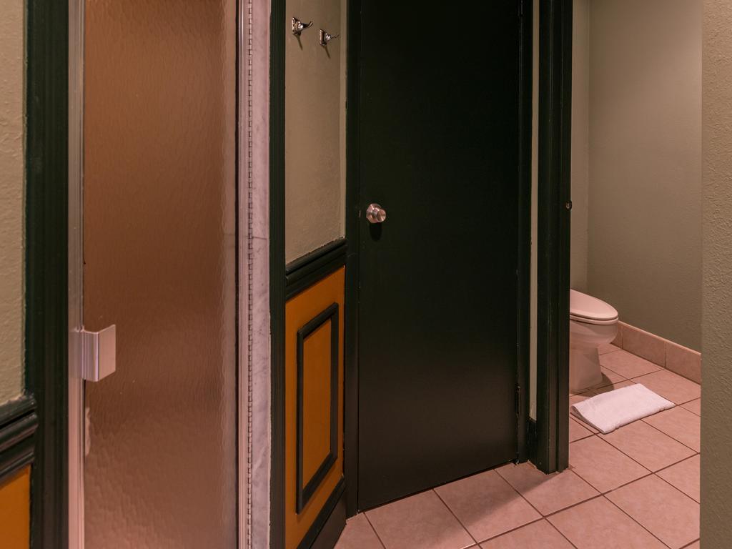Of The Dove Romantic Luxury & Business Inn Bensalem