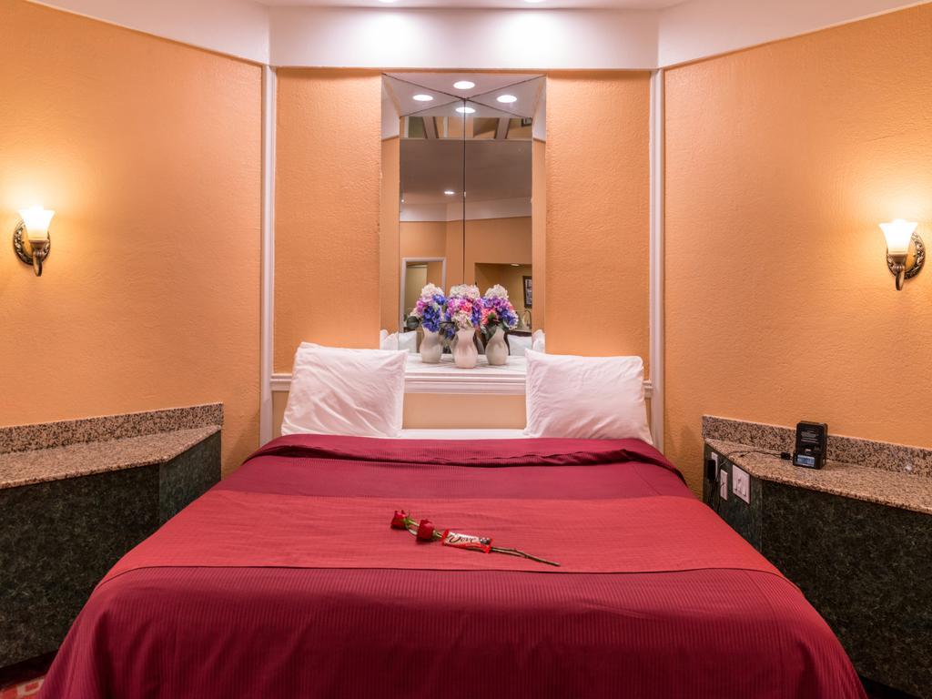Inn Of The Dove Romantic Luxury & Business Bensalem
