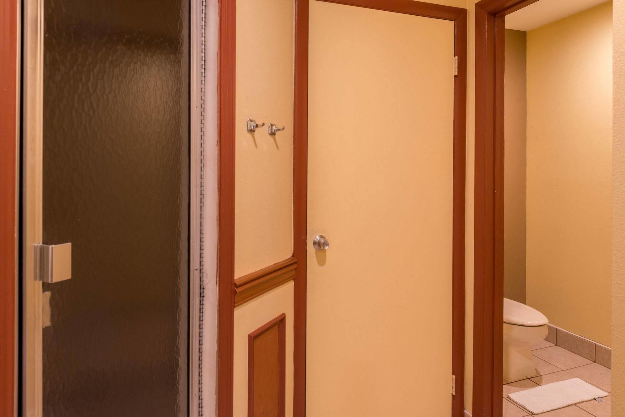 Inn Of The Dove Romantic Luxury & Business Bensalem