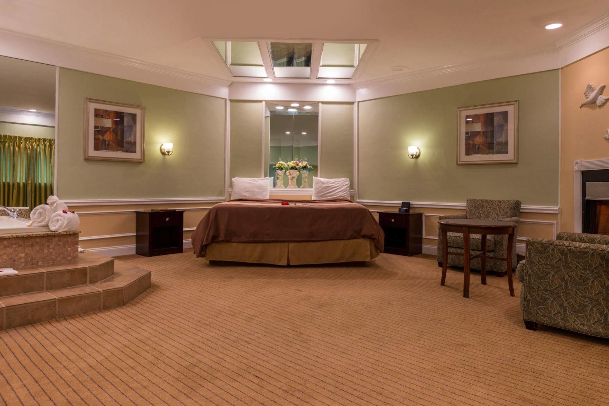 Inn Of The Dove Romantic Luxury & Business Bensalem