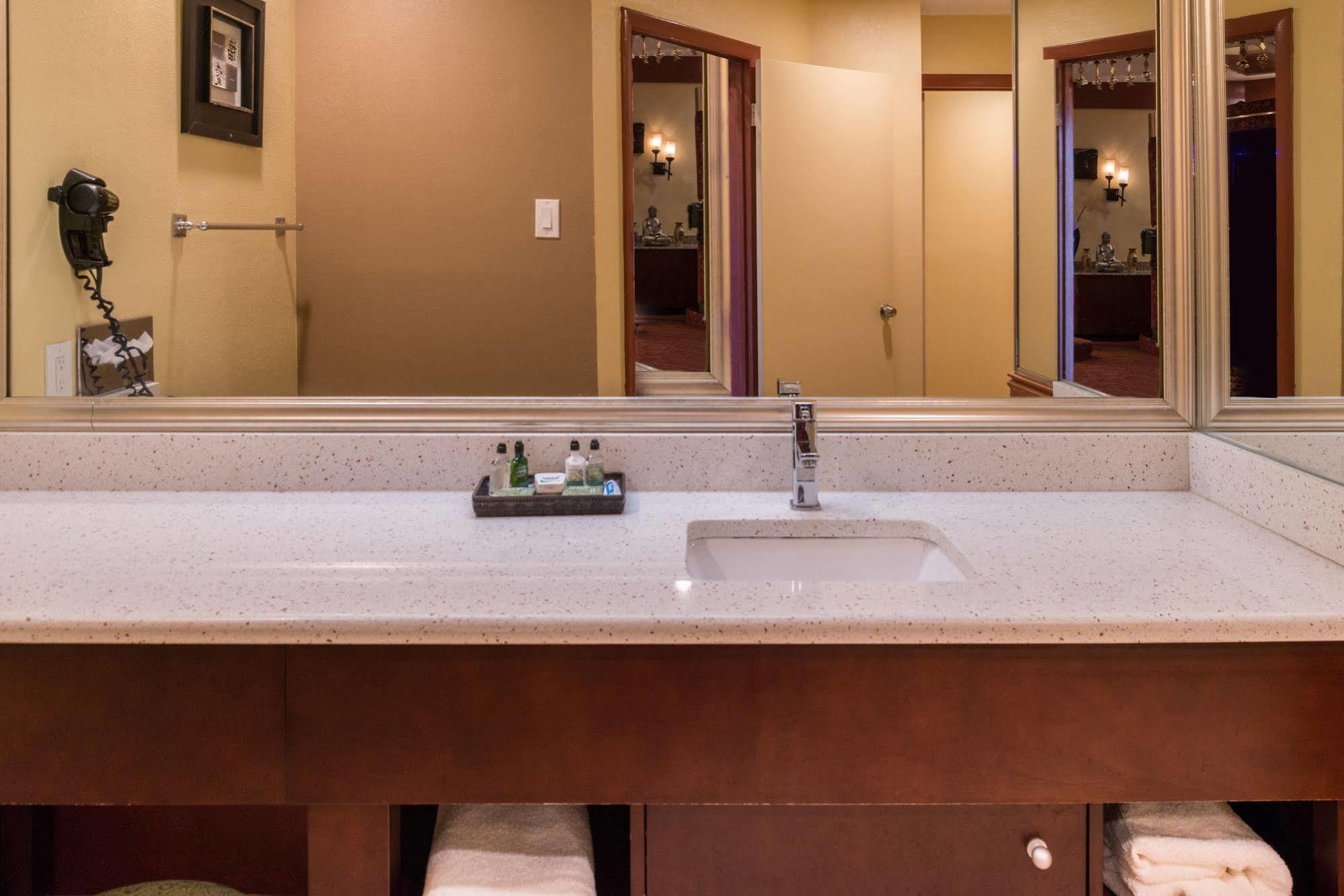Inn Of The Dove Romantic Luxury & Business 3*