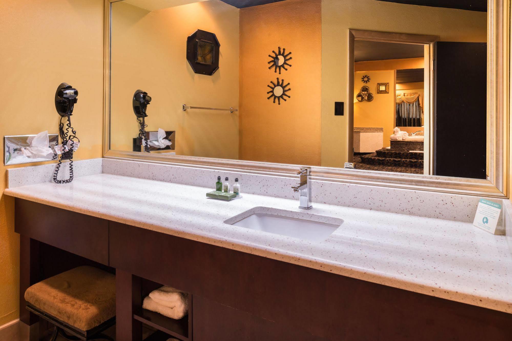 Of The Dove Romantic Luxury & Business 3* Bensalem