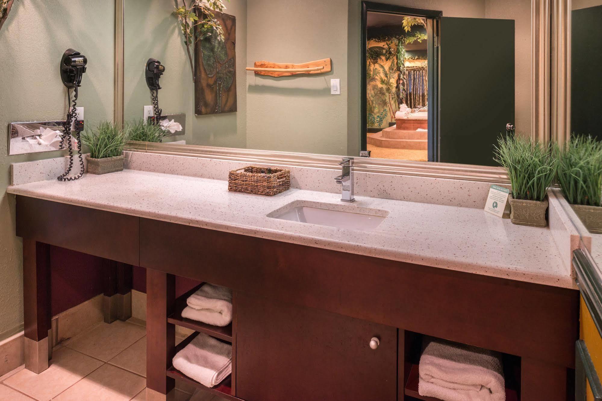 Of The Dove Romantic Luxury & Business Bensalem