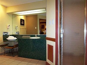 Of The Dove Romantic Luxury & Business Inn Bensalem